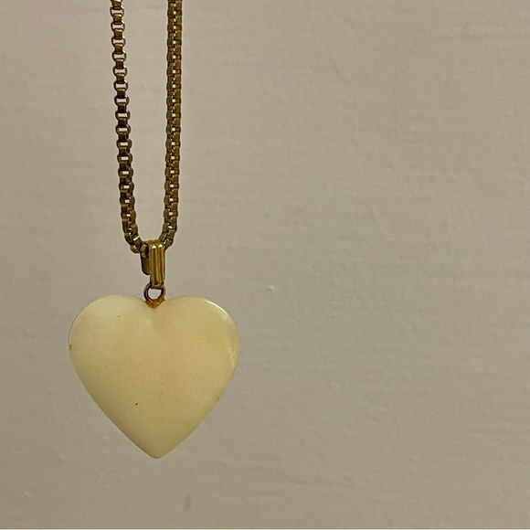 🤍 Heart Necklace - Picture 6 of 11